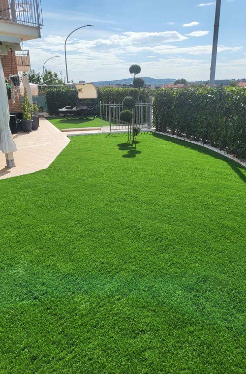 Installazione prato sintetico Ancona